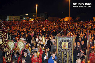 Χιλιάδες κόσμος παρακολούθησε την συνάντηση των Επιταφίων στο Άργος - Φωτογραφία 1