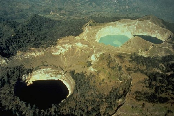 Ηφαίστειο που στη κορυφή του φέρει τρεις λίμνες! - Φωτογραφία 4