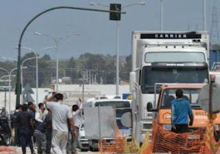 Σύλληψη παράνομων μεταναστών και διακινητή στο λιμάνι της Πάτρας - Φωτογραφία 1