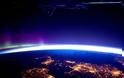 Αστροναύτης εύχεται καλό Πάσχα με φωτογραφίες από το διάστημα μέσω twitter