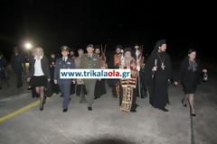 ΠΡΙΝ ΛΙΓΟ: Άφιξη του Αγίου Φωτός στο αεροδρόμιο Λάρισας
