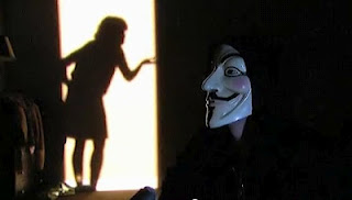 «Διέρρευσε» συνομιλία μέλους των Anonymous με την μαμά του! [video] - Φωτογραφία 1