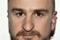 Γνωρίστε ΟΛΟΙ καλύτερα τον διάσημο ληστή της διαφήμισης της WIND. Κι όταν λέω όλοι, εννοώ ΟΟΟΟΛΟΙ