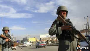 Επιθέσεις εναντίον πρεσβειών και του κοινοβουλίου στην Καμπούλ - Φωτογραφία 1