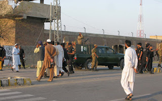 Απόδραση εκατοντάδων κρατουμένων στο Πακιστάν με τη βοήθεια των Ταλιμπάν - Φωτογραφία 1