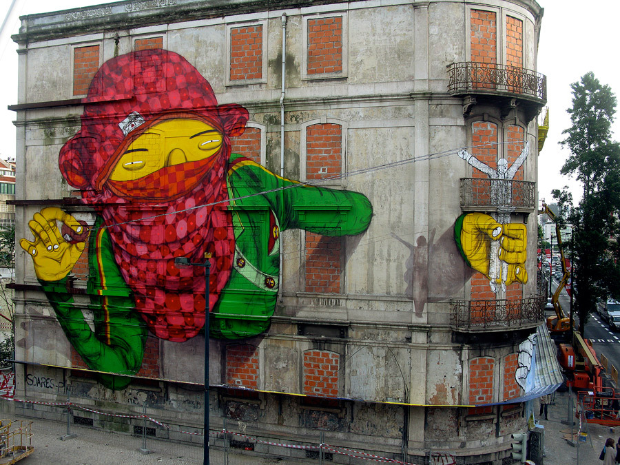Εντυπωσιακό γκράφιτι σε κτίριο - Φωτογραφία 2