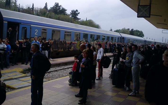 Εκατοντάδες επιβάτες του ΟΣΕ ταλαιπωρήθηκαν στο Λειανοκλάδι - Φωτογραφία 2