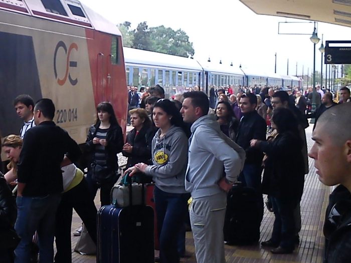 Εκατοντάδες επιβάτες του ΟΣΕ ταλαιπωρήθηκαν στο Λειανοκλάδι - Φωτογραφία 3