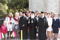 Ο Μητροπολίτης Γλυφάδας, Ε. Β. Β. και Β. κοντά στους ασθενείς, το Ιατρικό και Νοσηλευτικό προσωπικό του Ασκληπιείου Νοσοκομείου Βούλας