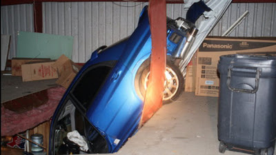 Απίστευτο ατύχημα με αυτοκίνητο που...πέταξε στην κυριολεξία! (PIC) - Φωτογραφία 5