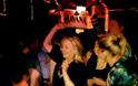η Hillary clinton πίνει και χορεύει ( Photos ) - Φωτογραφία 3