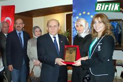 Αντι-έκθεση…τέχνης μες στα μούτρα των πρακτόρων του Προξενείου!