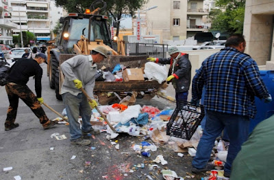 Θεσσαλονίκη: Άρχισαν να μαζεύουν τα σκουπίδια - Φωτογραφία 1