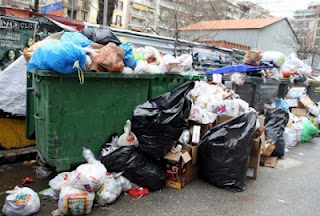 Μαζεύονται τα σκουπίδια στη Θεσσαλονίκη - Φωτογραφία 1