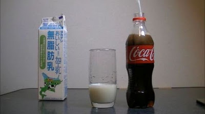 Δείτε τι συμβαίνει αν αναμίξεις κόκα κόλα με γάλα - Φωτογραφία 3