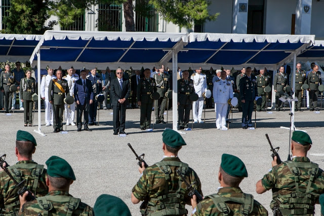 Παρουσία ΥΕΘΑ Δημήτρη Αβραμόπουλου στην παράδοση της Πολεμικής Σημαίας του «Ιερού Λόχου» στη 13η Διοίκηση Ειδικών Επιχειρήσεων - Φωτογραφία 3