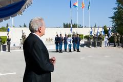 Παρουσία ΥΕΘΑ Δημήτρη Αβραμόπουλου στην παράδοση της Πολεμικής Σημαίας του «Ιερού Λόχου» στη 13η Διοίκηση Ειδικών Επιχειρήσεων