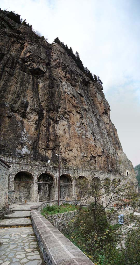 ΜΟΝΑΔΙΚΕΣ ΕΙΚΟΝΕΣ: Ο μαγευτικός ιερός τόπος της Παναγίας Σουμελά - Φωτογραφία 24
