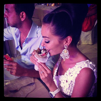 Διαμάντια, αστακoί και... πιτόγυρα στο γάμο της κόρης του πλουσιότερου Έλληνα - Φωτογραφία 5