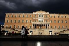 Μήνυμα απο το μέλλον: Το Ελληνικό χρέος και το δίλημμα του Έλληνα.