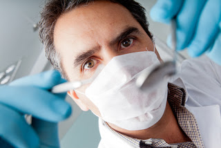 Μετανάστες οδοντίατροι αναζητούν «γέφυρες» στο εξωτερικό - Η κρίση μείωσε τις επισκέψεις στα οδοντιατρεία κατά 60% - Φωτογραφία 1