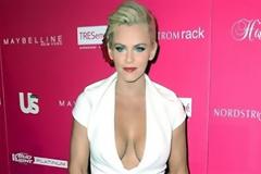 Το αβυσσαλέο ντεκολτέ της Jenny McCarthy