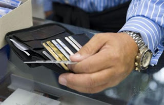 Μόνο με επιταγές ή κάρτες οι πληρωμές στην Εφορία - Φωτογραφία 1