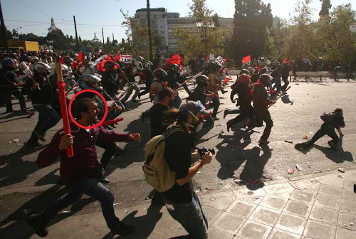 Η τρέλα της ελληνικής κομματικοποιημένης κοινωνίας σε 4 φωτογραφίες - Φωτογραφία 3