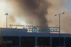 Μεγάλη φωτιά στο αεροδρόμιο της Καλαμάτας και στη Μικρομάνη [Photos & Video]