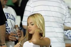 Η ΠΑΝΕΜΟΡΦΗ ΟΠΑΔΟΣ ΤΟΥ... ΟΦΗ (PHOTOS)