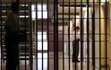 Βρετανία: Παρατείνουν παράνομα ποινές φυλάκισης