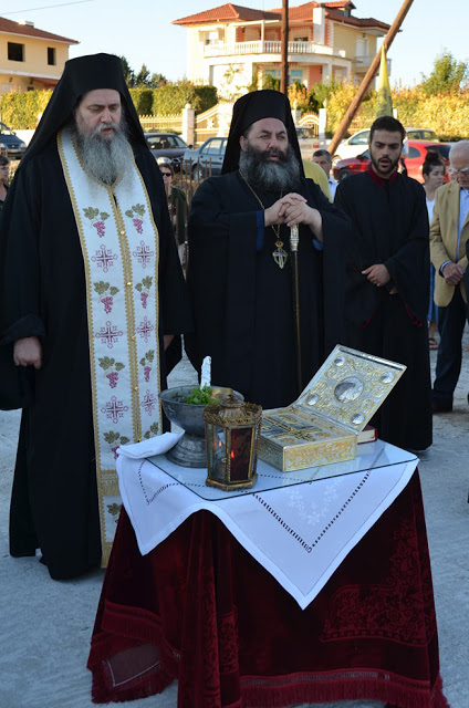 3591 - Αγιασμός μετά του Τιμίου Ξύλου του υπό ανέγερση Ιερού Ναού Αγίου Γρηγορίου Παλαμά του Αγιορείτη, από τον Ηγούμενο της Ιεράς Μονής Ξηροποτάμου - Φωτογραφία 2