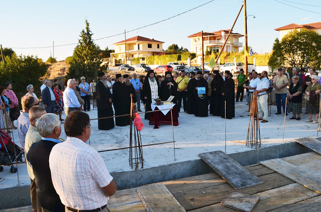 3591 - Αγιασμός μετά του Τιμίου Ξύλου του υπό ανέγερση Ιερού Ναού Αγίου Γρηγορίου Παλαμά του Αγιορείτη, από τον Ηγούμενο της Ιεράς Μονής Ξηροποτάμου - Φωτογραφία 3