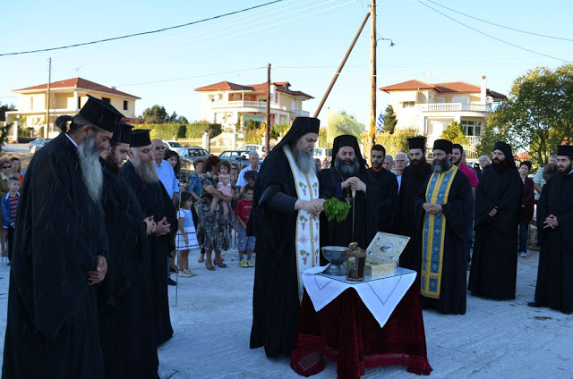 3591 - Αγιασμός μετά του Τιμίου Ξύλου του υπό ανέγερση Ιερού Ναού Αγίου Γρηγορίου Παλαμά του Αγιορείτη, από τον Ηγούμενο της Ιεράς Μονής Ξηροποτάμου - Φωτογραφία 5