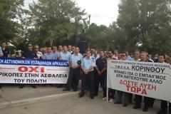 Σε εξέλιξη μεγάλη κινητοποίηση αστυνομίας και πολιτών κατά του στρατοπέδου Κορίνθου