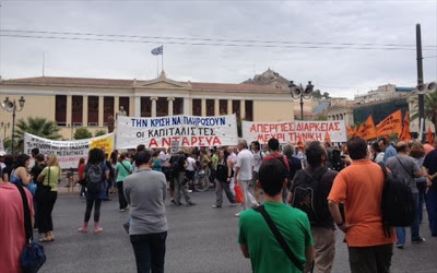 Σε εξέλιξη συλλαλητήριο στα Προπύλαια - Φωτογραφία 2