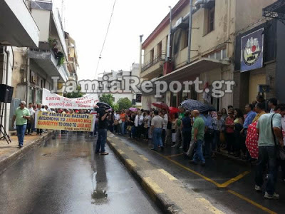 Λαμία: Στους δρόμους αυτήν την ώρα καθηγητές και επαγγελματίες - Φωτογραφία 2