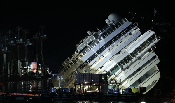 «Όρθιο» το Costa Concordia – Εντυπωσιακές ΦΩΤΟ - Φωτογραφία 5