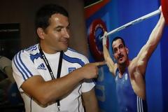 ΣΑΝ ΝΑ ΠΑΧΥΝΕΣ! Δείτε πως είναι ΣΗΜΕΡΑ ο Πύρρος Δήμας!!! (PHOTOS)
