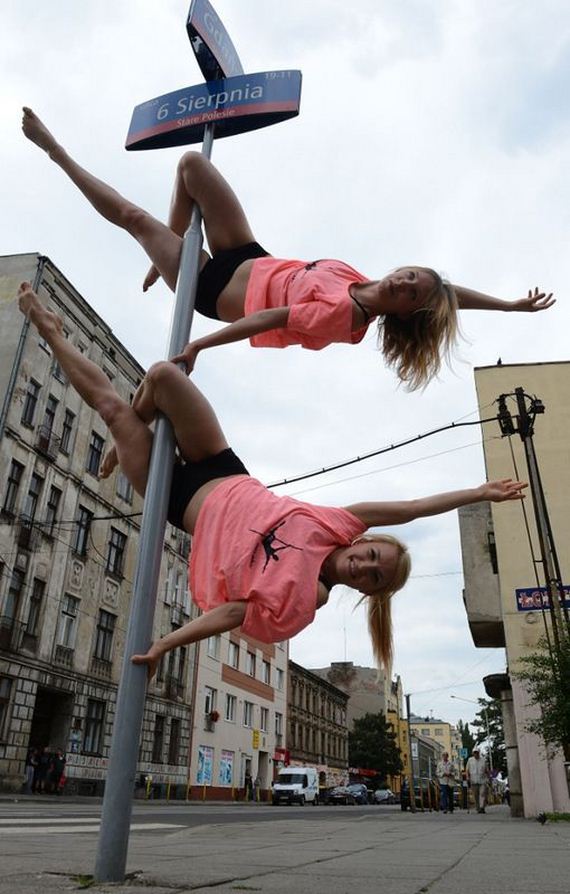 Οδός... Pole Dancing;;; Σε ποια χώρα της Ευρώπης τα κορίτσια... καβαλάνε στύλους στο δρόμο;;; (PHOTOS) - Φωτογραφία 4