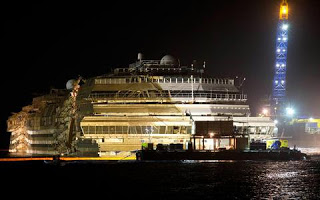 Επιτυχής η ανόρθωση του Costa Concordia - Δείτε φωτογραφίες - Φωτογραφία 1