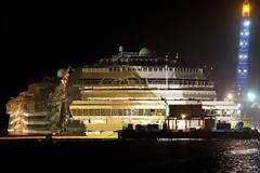 Επιτυχής η ανόρθωση του Costa Concordia - Δείτε φωτογραφίες