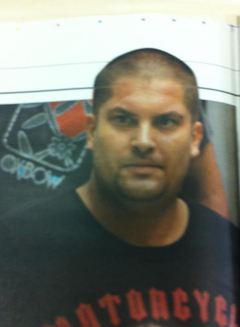 Αυτός είναι ο εγγονός της 84χρονης που την σκότωσε και την τεμάχισε - Τι όπλισε το χέρι του - Φωτογραφία 2