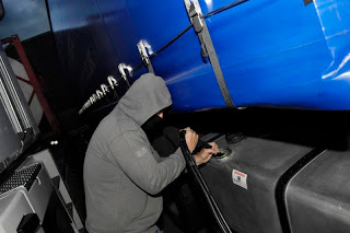Έκλεψε 200 λίτρα πετρελαίου απο δύο φορτηγά στο Ηράκλειο - Φωτογραφία 1