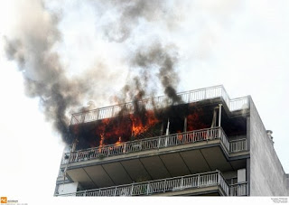 Λιβαδειά: Τους ξύπνησε η φωτιά-Τρόμος για δύο οικογένειες! - Φωτογραφία 1
