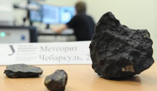Ο μετεωρίτηςτου Τσελιάμπινσκ έγινε αντικείμενο λατρείας - Φωτογραφία 1
