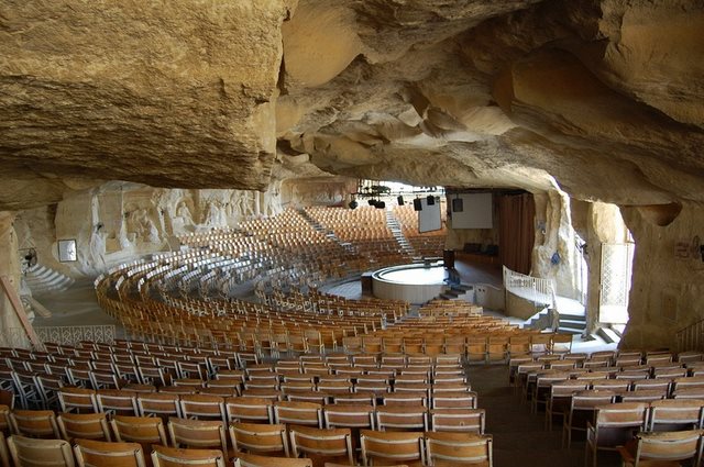 Εκκλησία χωρητικότητας 20.000 ανθρώπων μέσα σε σπηλιά - Φωτογραφία 4