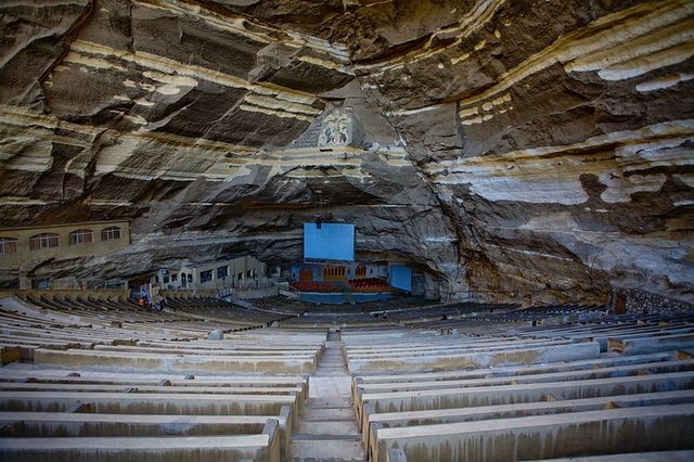 Εκκλησία χωρητικότητας 20.000 ανθρώπων μέσα σε σπηλιά - Φωτογραφία 8