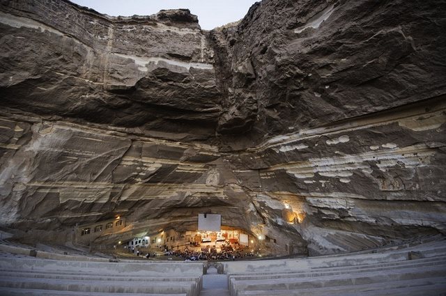 Εκκλησία χωρητικότητας 20.000 ανθρώπων μέσα σε σπηλιά - Φωτογραφία 9