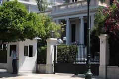 Το πάρτι δεν σταματά! 3.166 Ευρώ την ημέρα για υπερωρίες στα κομματόσκυλα του Μαξίμου!